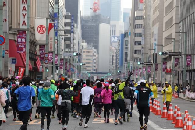 東京マラソン18 コース変更2年目 東京駅ゴールでどうなった 豊かに生きる